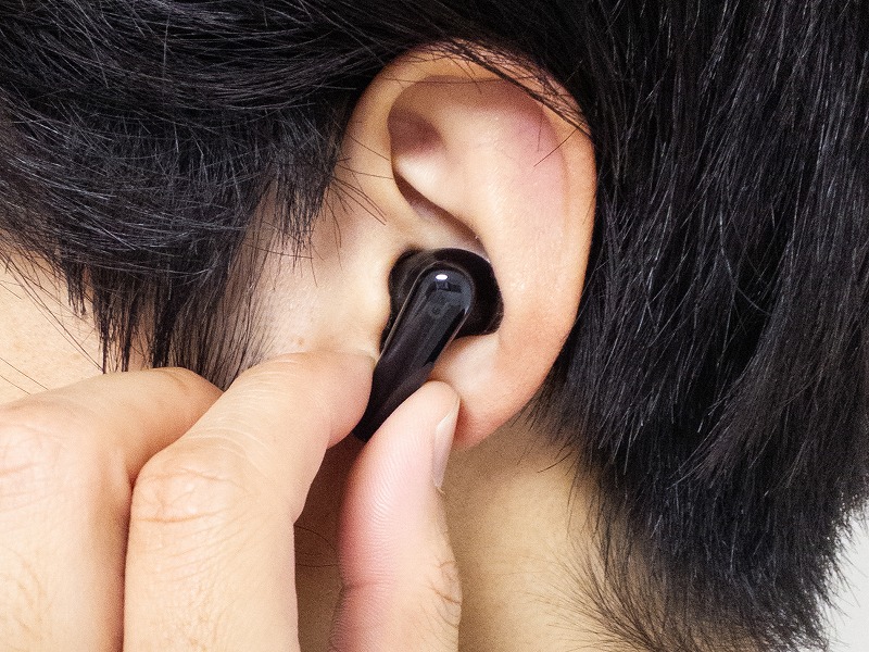 イヤホン本体でも操作できる