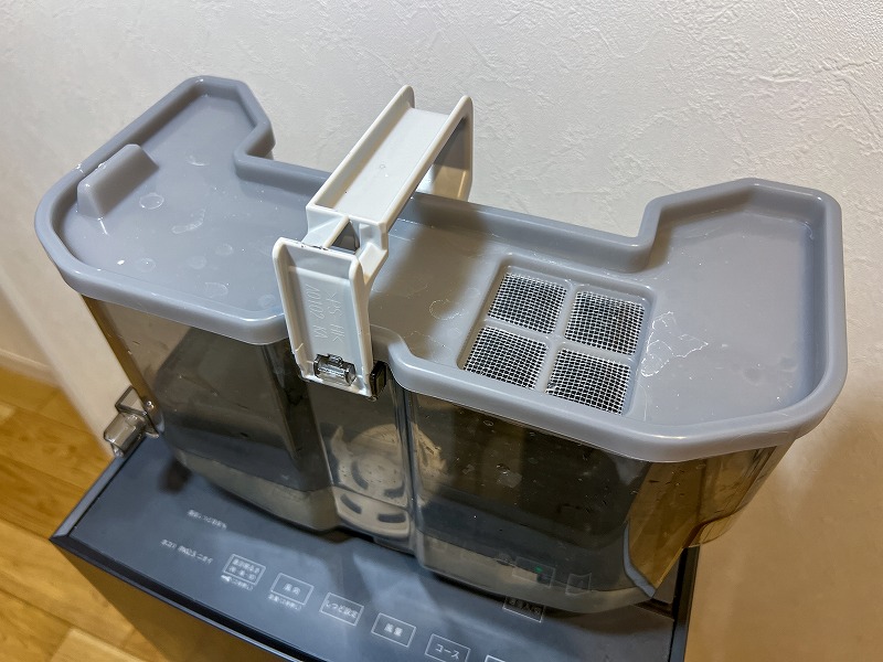 ダイキンのMCK905Aの給水タンクの上面の写真