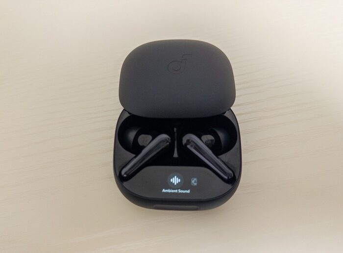 サウンドコア　Liberty4 Proはケースに液晶表示あり