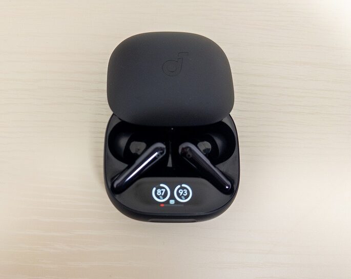 サウンドコア　Liberty4 Proはケースに充電残量が表示される