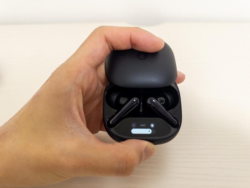 サウンドコア　Liberty4 Proはケースからも操作が可能