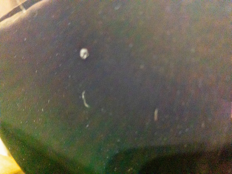 白い気泡のような汚れ