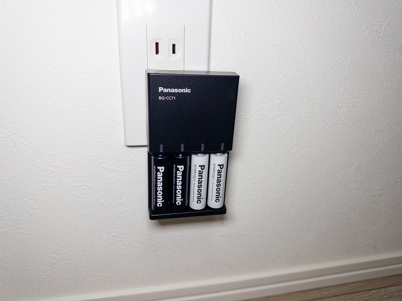 充電中のエネループ