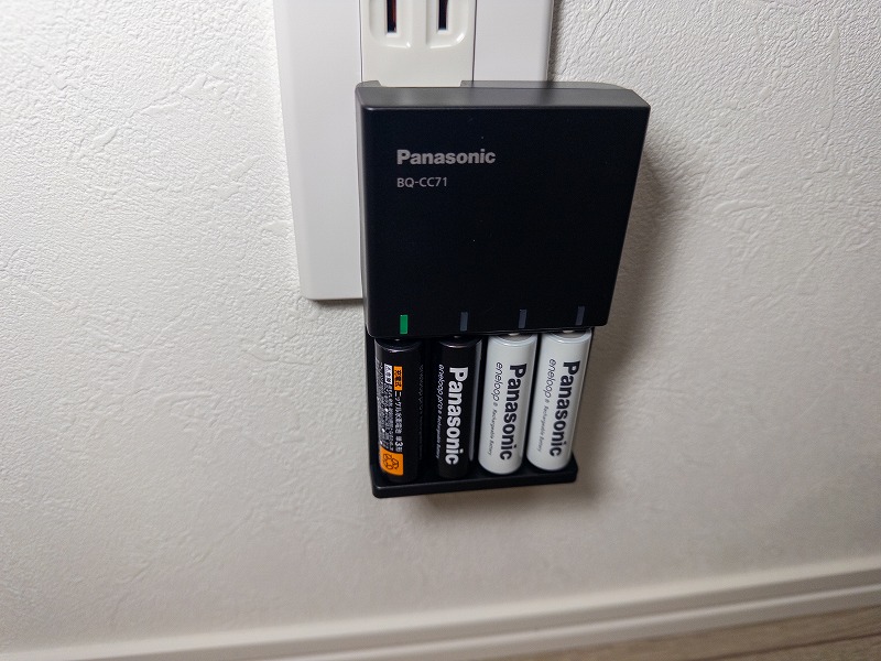 充電中のエネループ
