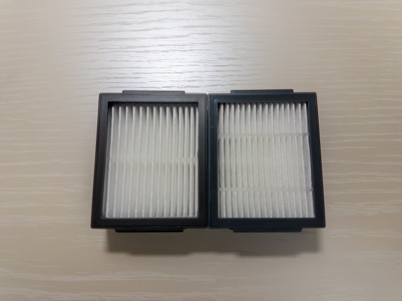 ルンバのダストカットフィルター　純正と互換品を並べた写真