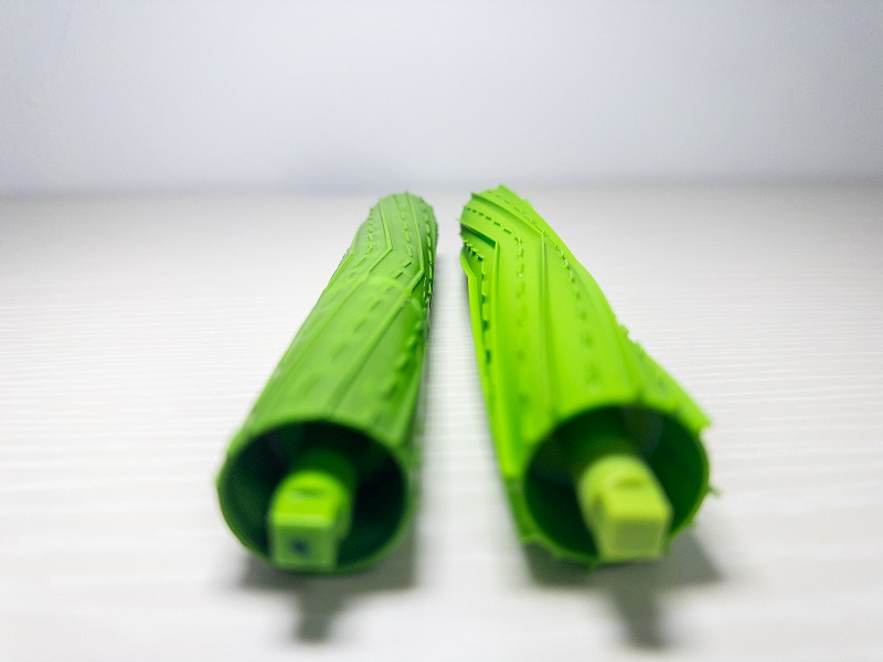 純正の薄い緑ブラシの比較　使い込んでいる方はかなりすり減っている